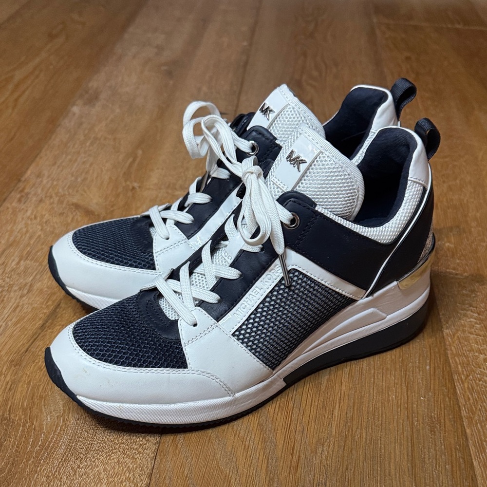Michael Kors Navy and White Sneakers. Size 9.5 - Picture 4 of 5